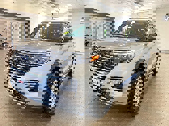 Certified 2021 Ford Explorer XLT w/ Equipment Group 202A image 4