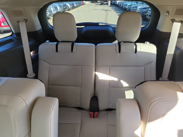 Certified 2023 Ford Explorer Platinum w/ Technology Package AWD/4WD image 28
