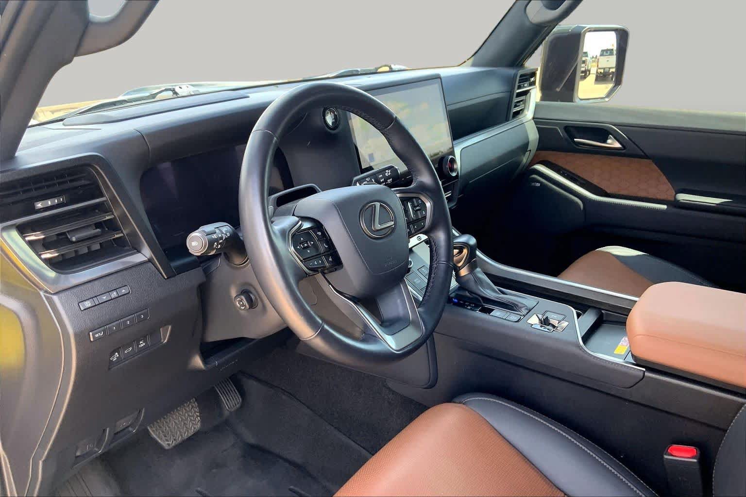 Used 2024 Lexus GX 550 w/ Accessory Package (Z1) AWD/4WD image 18