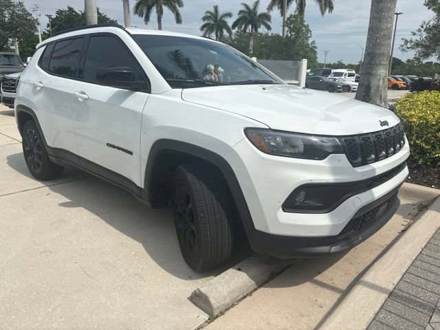 Used 2025 Jeep Compass Latitude w/ Altitude Special Edition AWD/4WD image 2