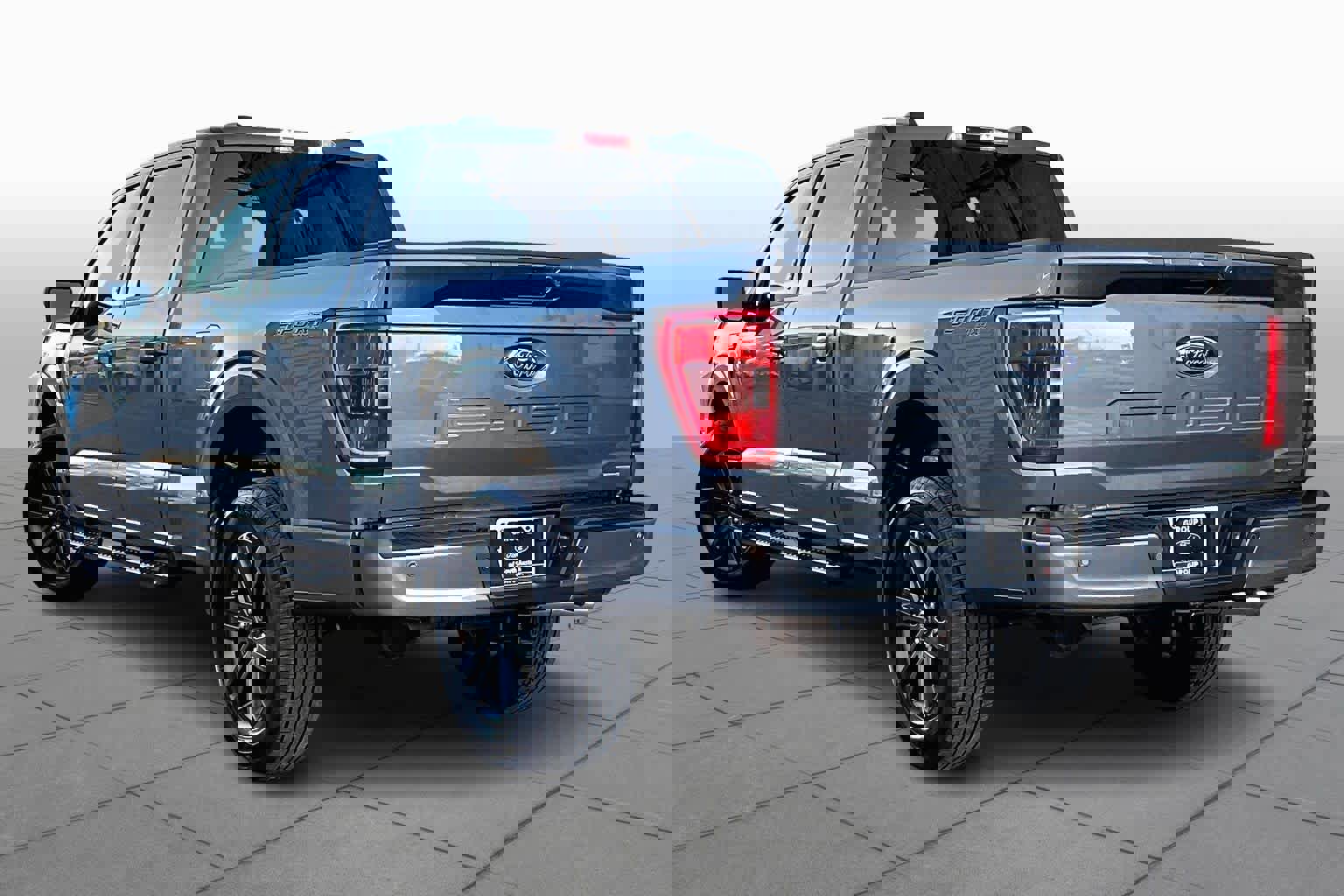 Certified 2022 Ford F150 XLT w/ Equipment Group 302A High image 11