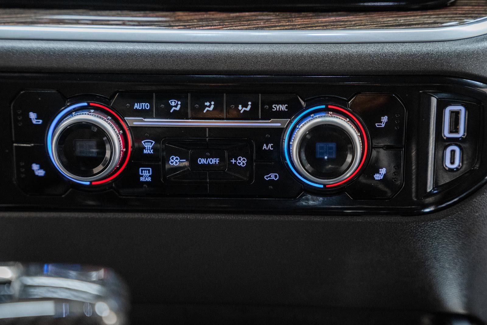 Used 2022 GMC Sierra 1500 Elevation w/ Preferred Package AWD/4WD image 32