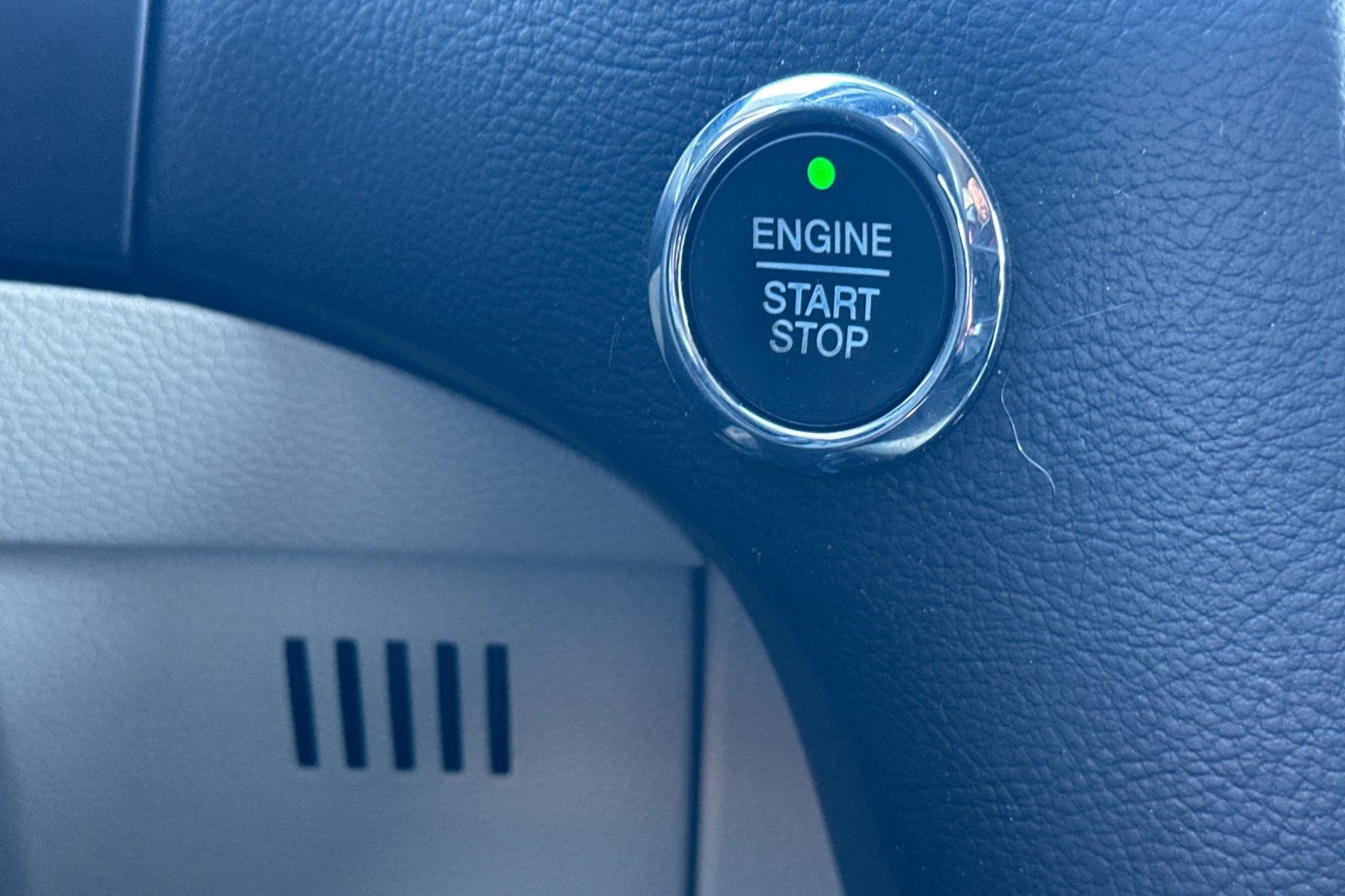 Certified 2019 Ford Edge Titanium w/ Cold Weather Package image 26