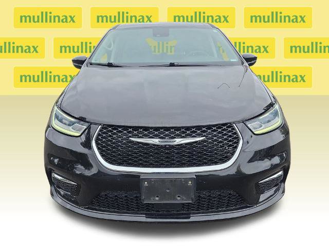 Used 2024 Chrysler Pacifica Touring-L FWD image 16