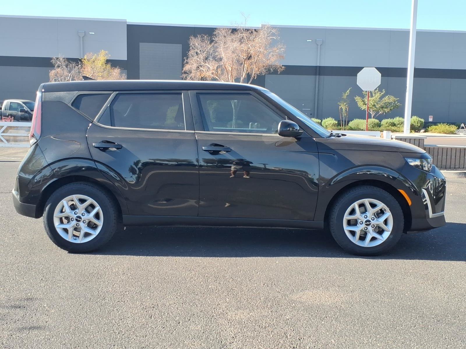 Used 2023 Kia Soul LX w/ LX Technology Package FWD image 6