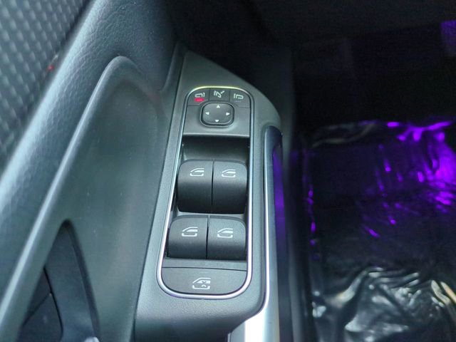 Used 2021 Mercedes-Benz GLB 250 4MATIC image 26