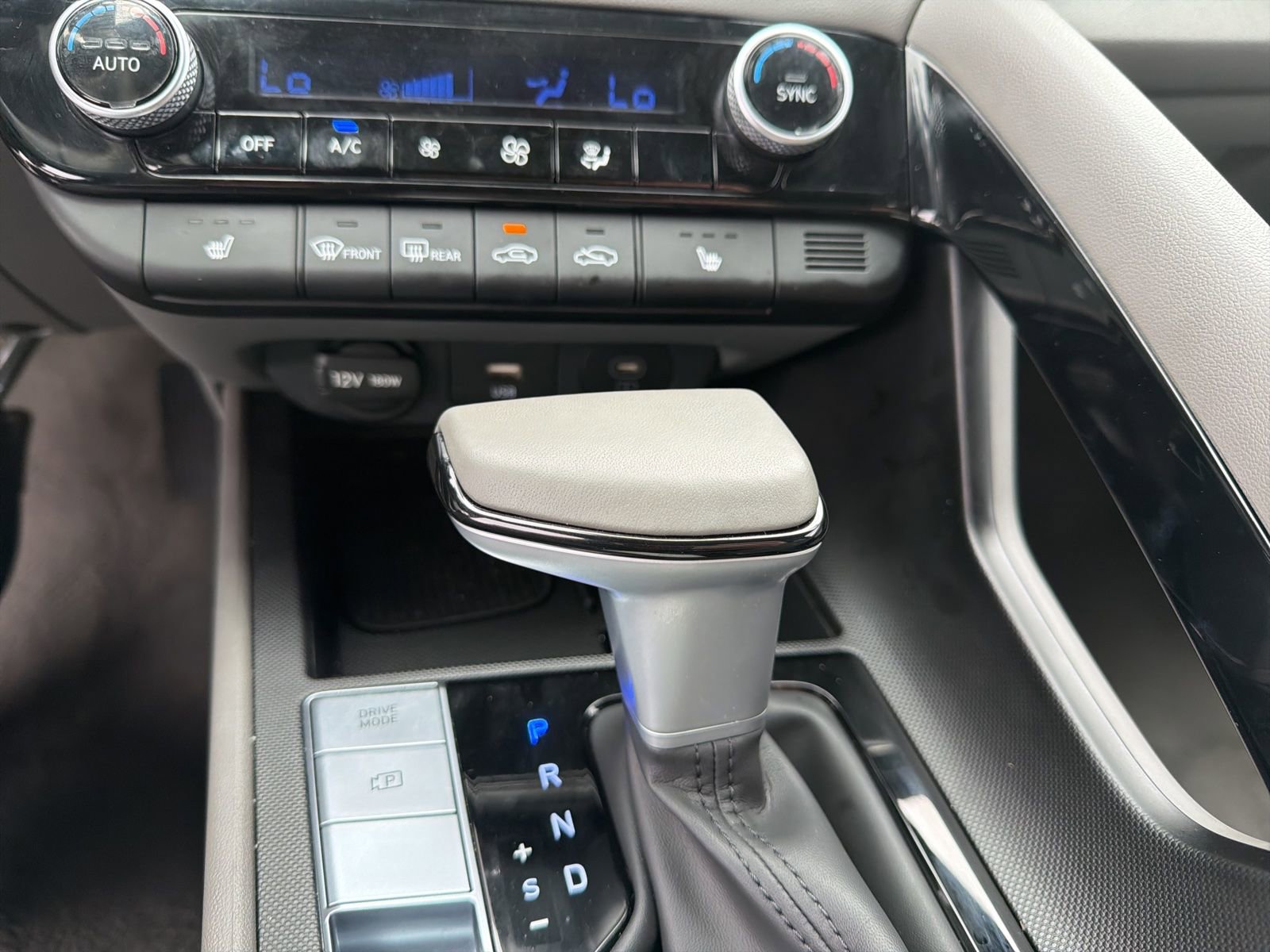 Used 2025 Hyundai Elantra SEL FWD image 27
