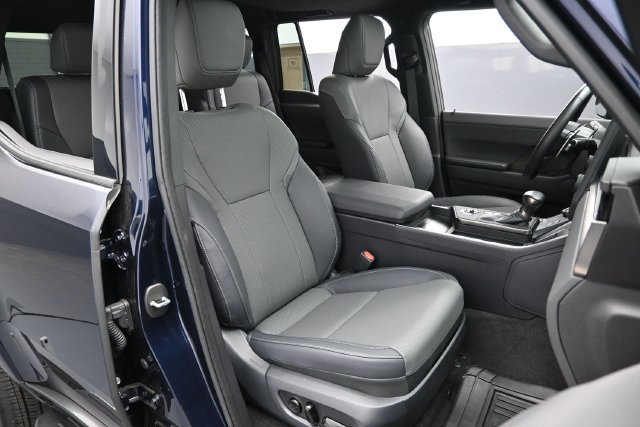 Used 2025 Lexus GX 550 w/ Accessory Package (2T) AWD/4WD image 29