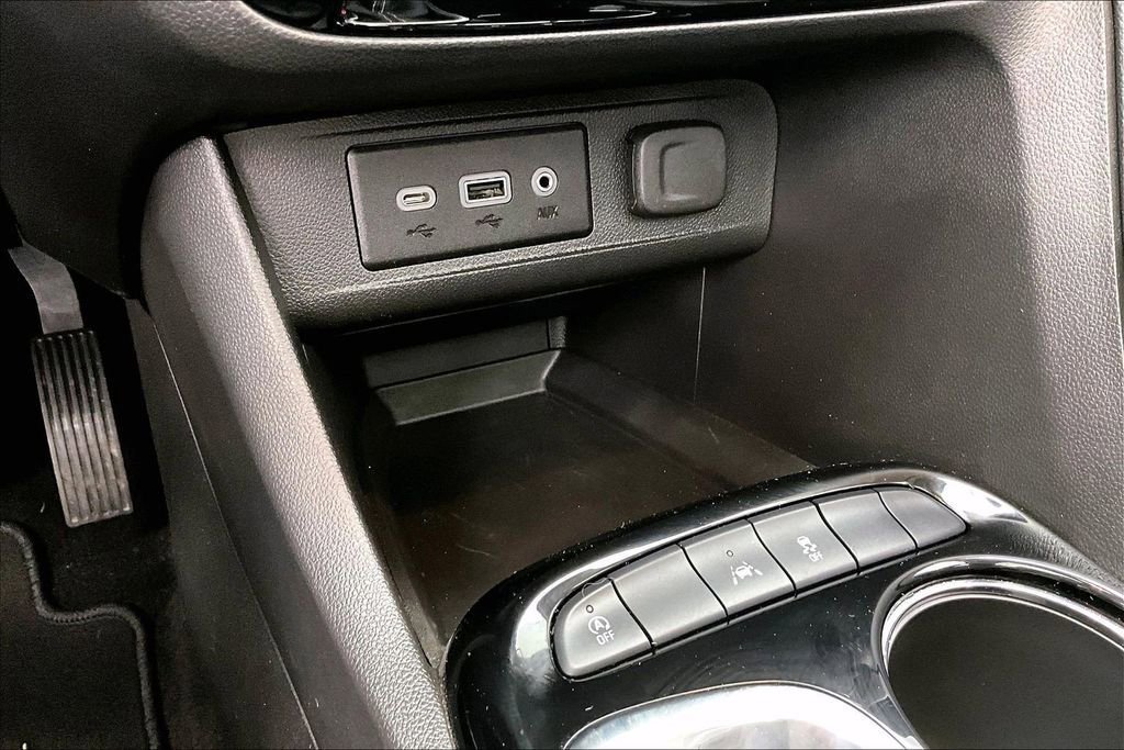 Used 2023 Buick Encore GX Essence w/ Experience Buick Package image 32