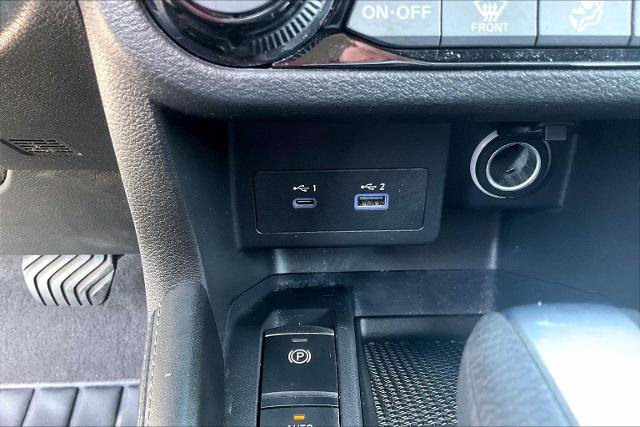 Used 2023 Nissan Kicks SR w/ SR Premium Package FWD image 32