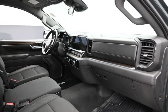 Used 2025 Chevrolet Silverado 1500 LT AWD/4WD image 32