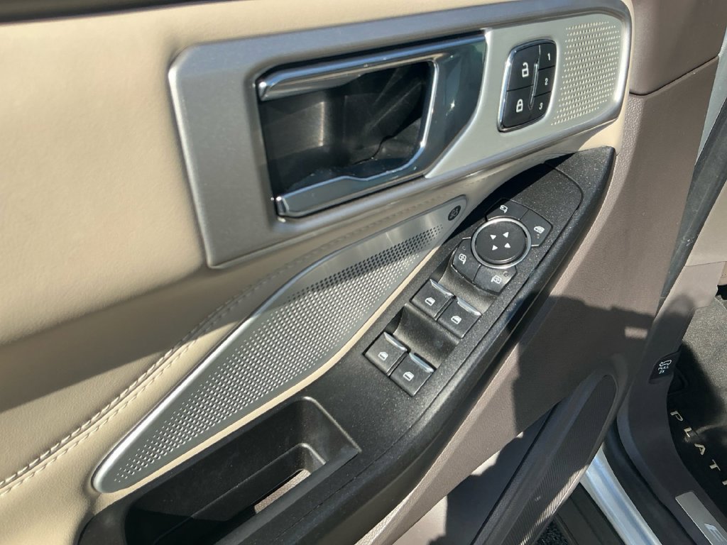 Certified 2020 Ford Explorer Platinum w/ Premium Technology Package AWD/4WD image 16