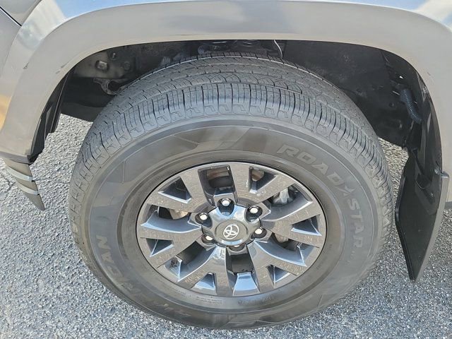 Used 2022 Toyota Tacoma SR5 w/ Technology Package RWD image 9
