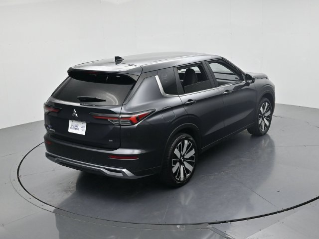 Used 2025 Mitsubishi Outlander SE FWD image 42