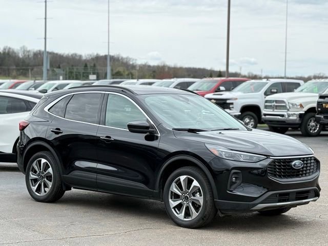 Certified 2025 Ford Escape Platinum AWD/4WD image 35