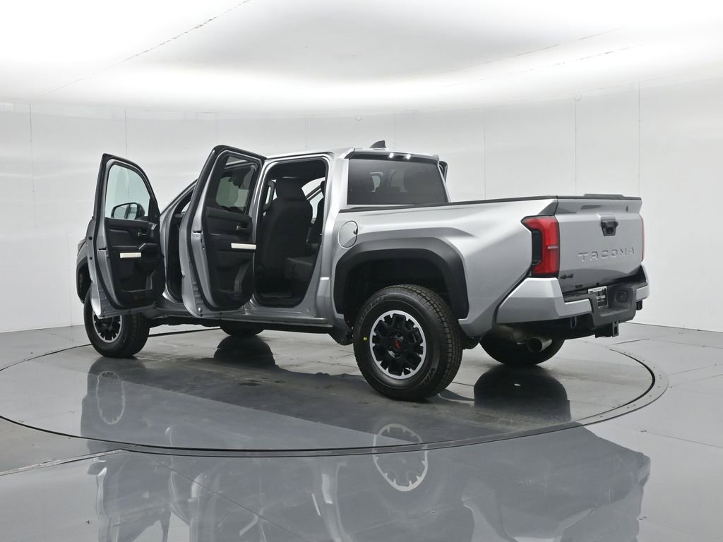 Used 2024 Toyota Tacoma TRD Off-Road image 31