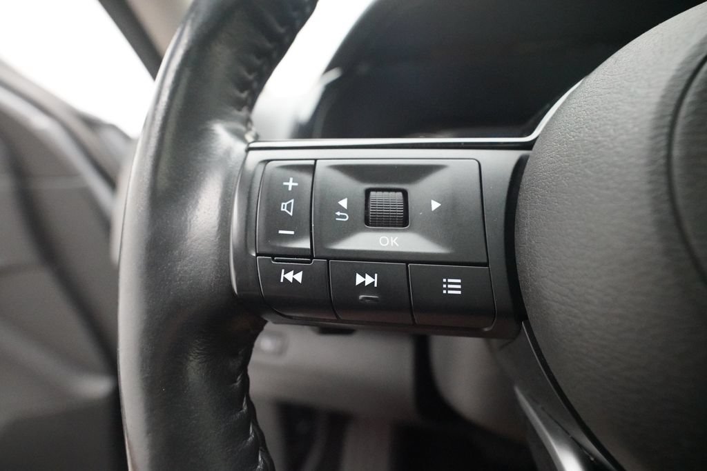 Used 2022 Nissan Pathfinder SL AWD/4WD image 18