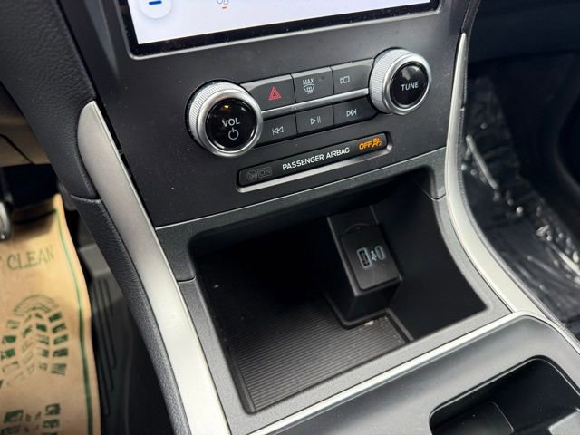 Certified 2024 Ford Edge SE w/ Black Appearance Package image 29