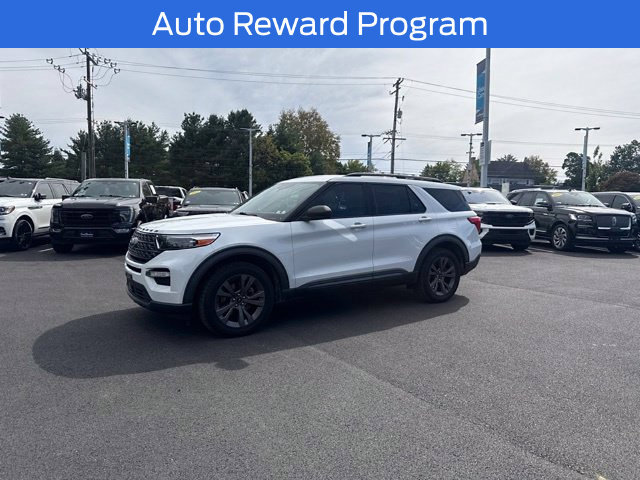 Certified 2021 Ford Explorer XLT w/ Equipment Group 202A AWD/4WD image 3