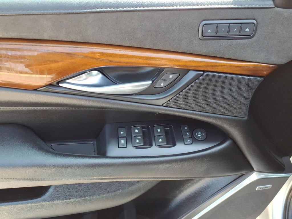 Used 2019 Cadillac Escalade Luxury RWD image 18