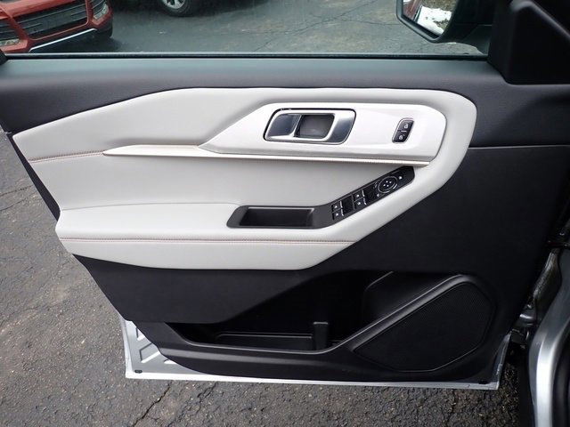 Certified 2025 Ford Explorer Active w/ Active Comfort Package image 21