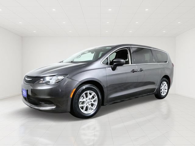 Used 2022 Chrysler Voyager LX FWD image 3