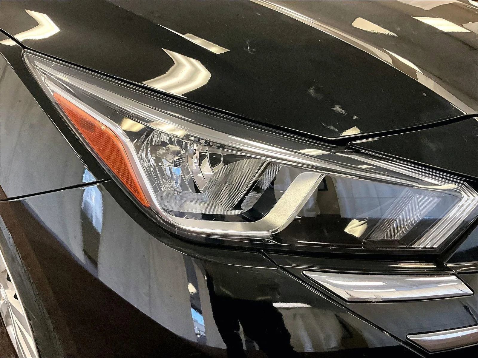 Used 2024 Nissan Versa S w/ Trunk Package image 27