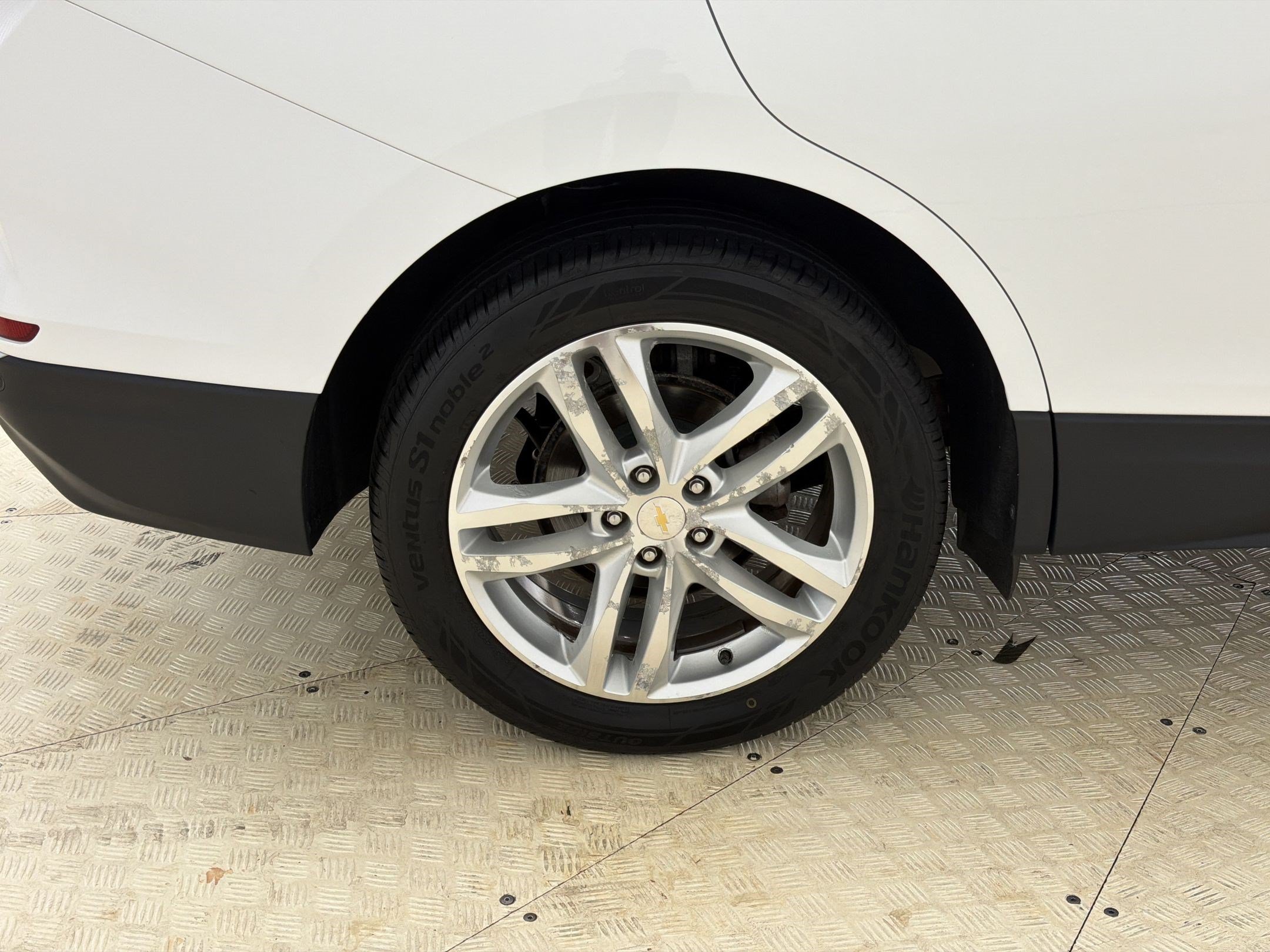 Used 2019 Chevrolet Equinox Premier FWD image 11
