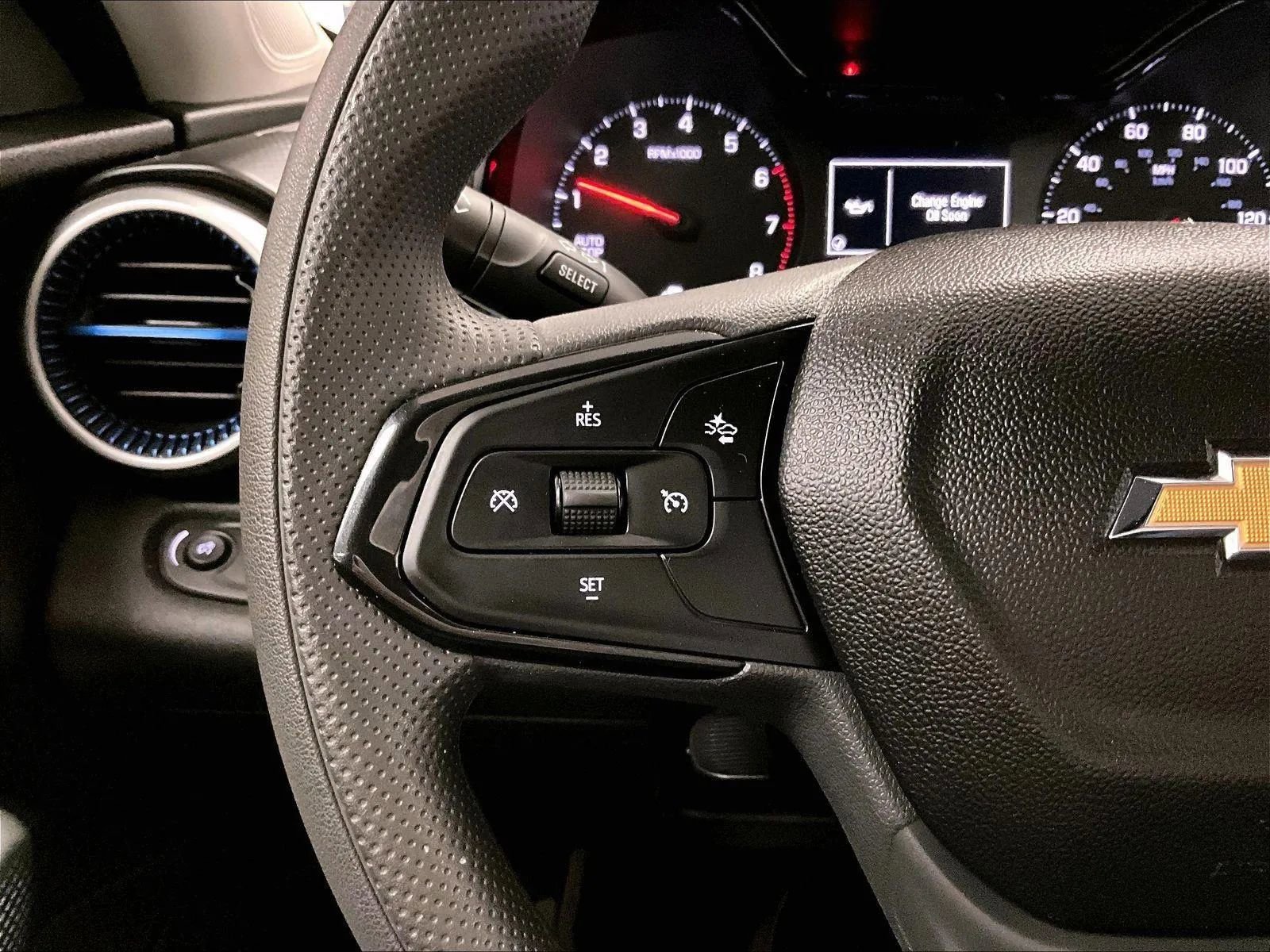 Used 2025 Chevrolet Trax LS w/ LS Convenience Package image 17