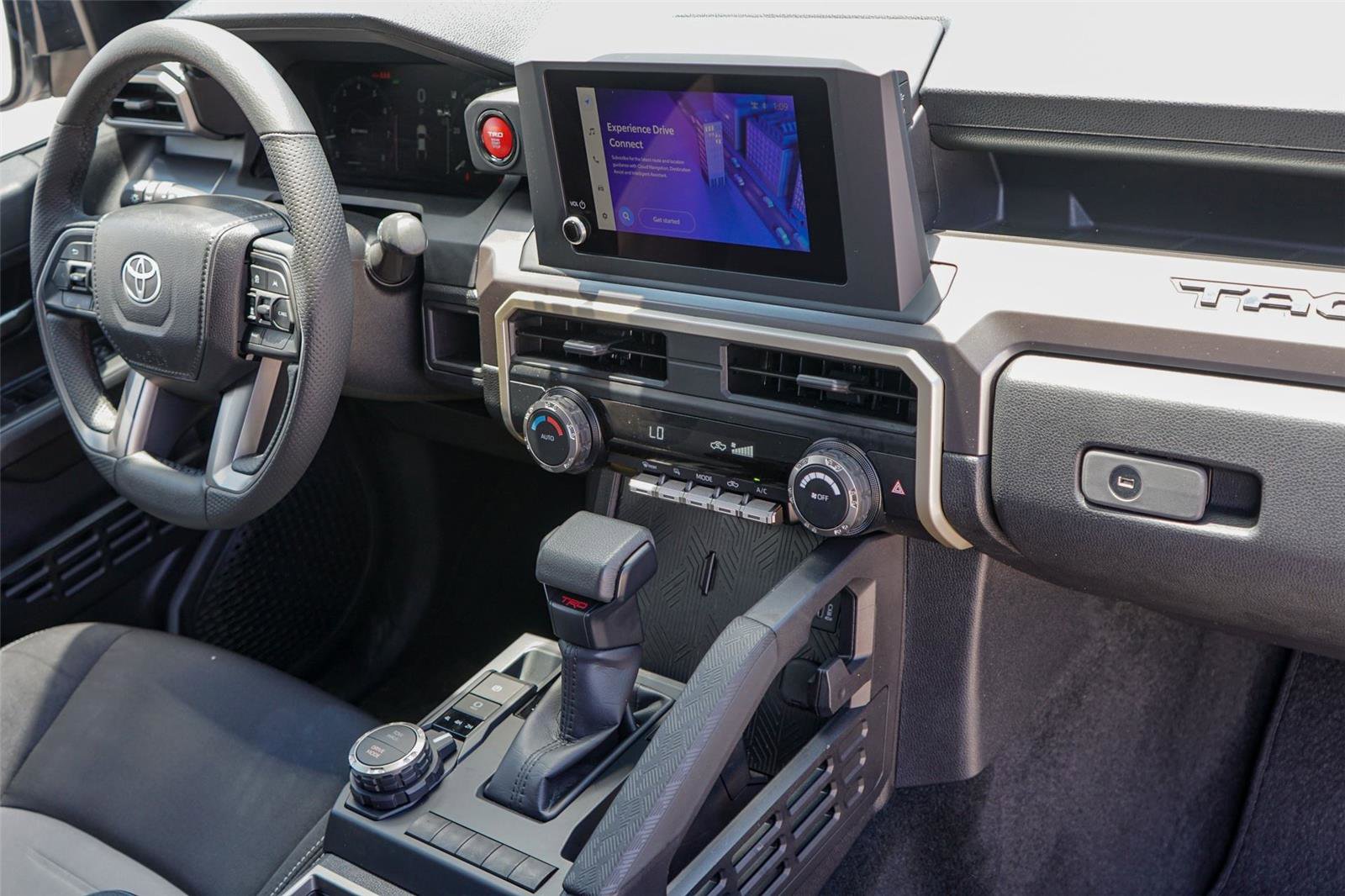 Used 2025 Toyota Tacoma TRD Sport AWD/4WD image 29