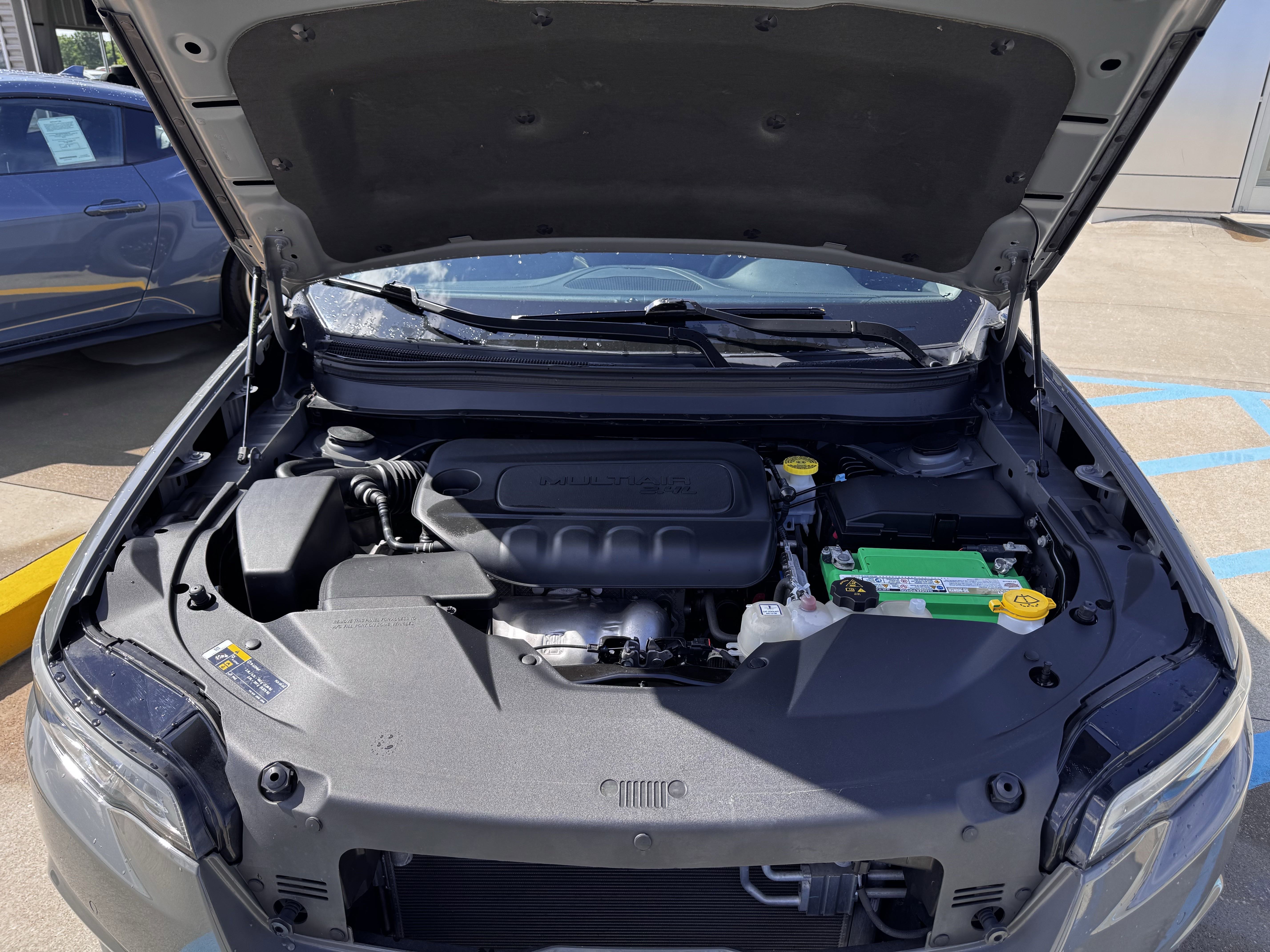 Used 2023 Jeep Cherokee Altitude Lux image 38