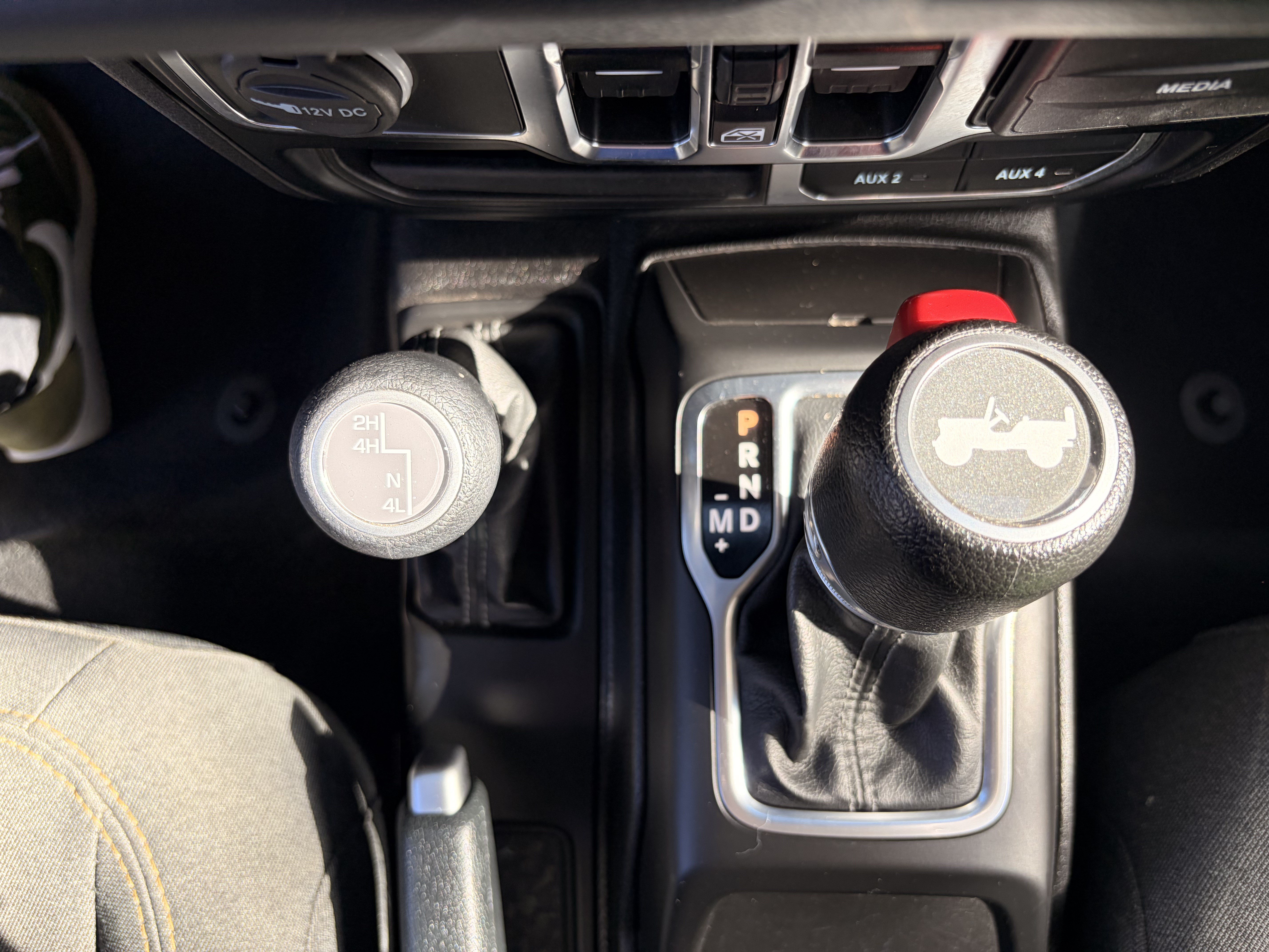 Used 2024 Jeep Wrangler Unlimited Sahara AWD/4WD image 16