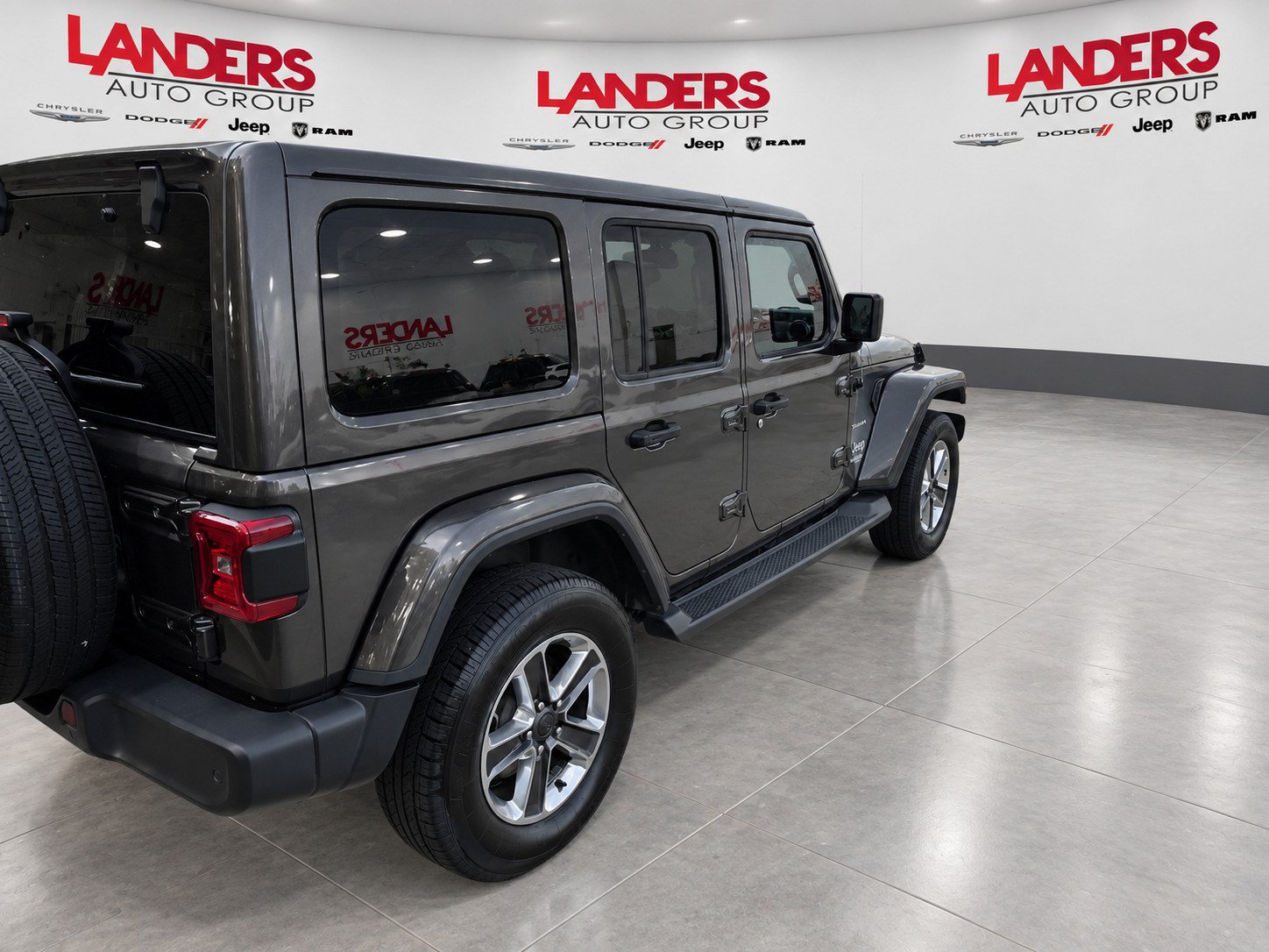 Used 2020 Jeep Wrangler Unlimited Sahara AWD/4WD image 4
