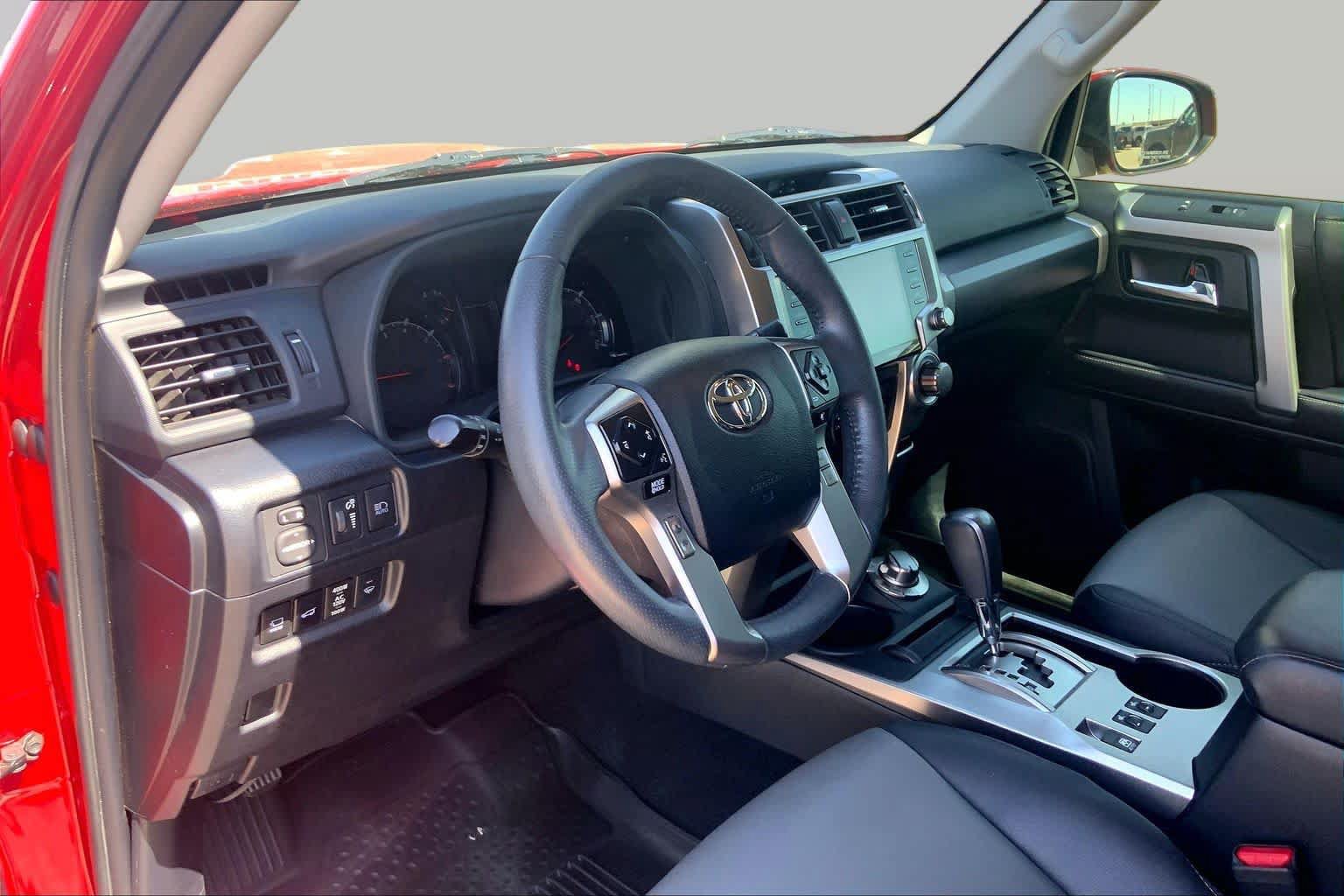 Used 2022 Toyota 4Runner SR5 Premium w/ Moonroof Package AWD/4WD image 17