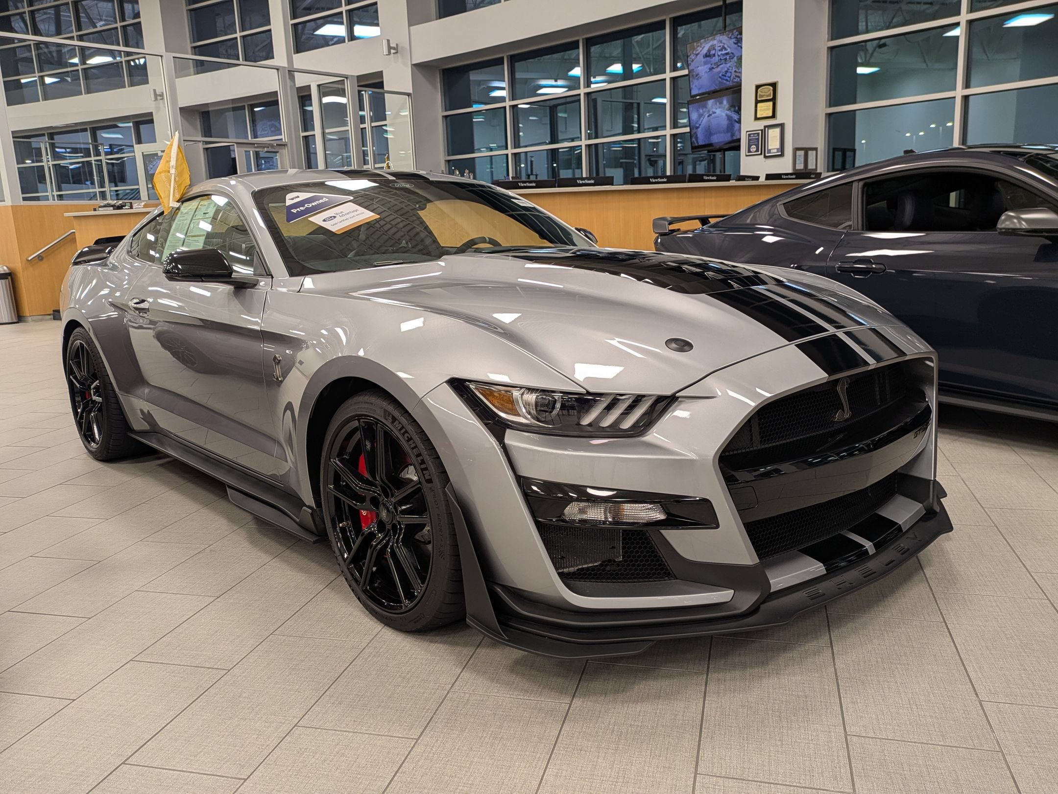 Certified 2021 Ford Mustang Shelby GT500 w/ Technology Package RWD image 2