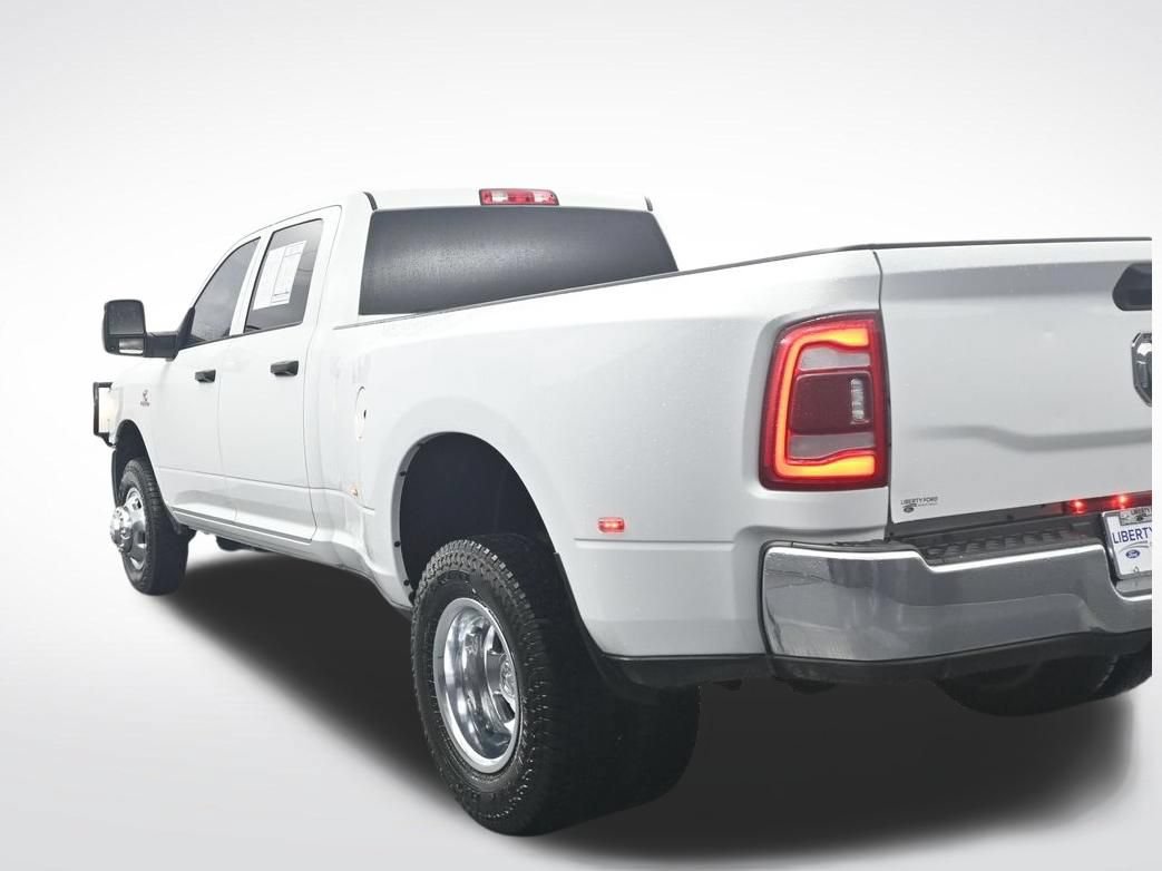 Used 2024 RAM 3500 Tradesman w/ Chrome Appearance Group AWD/4WD image 9