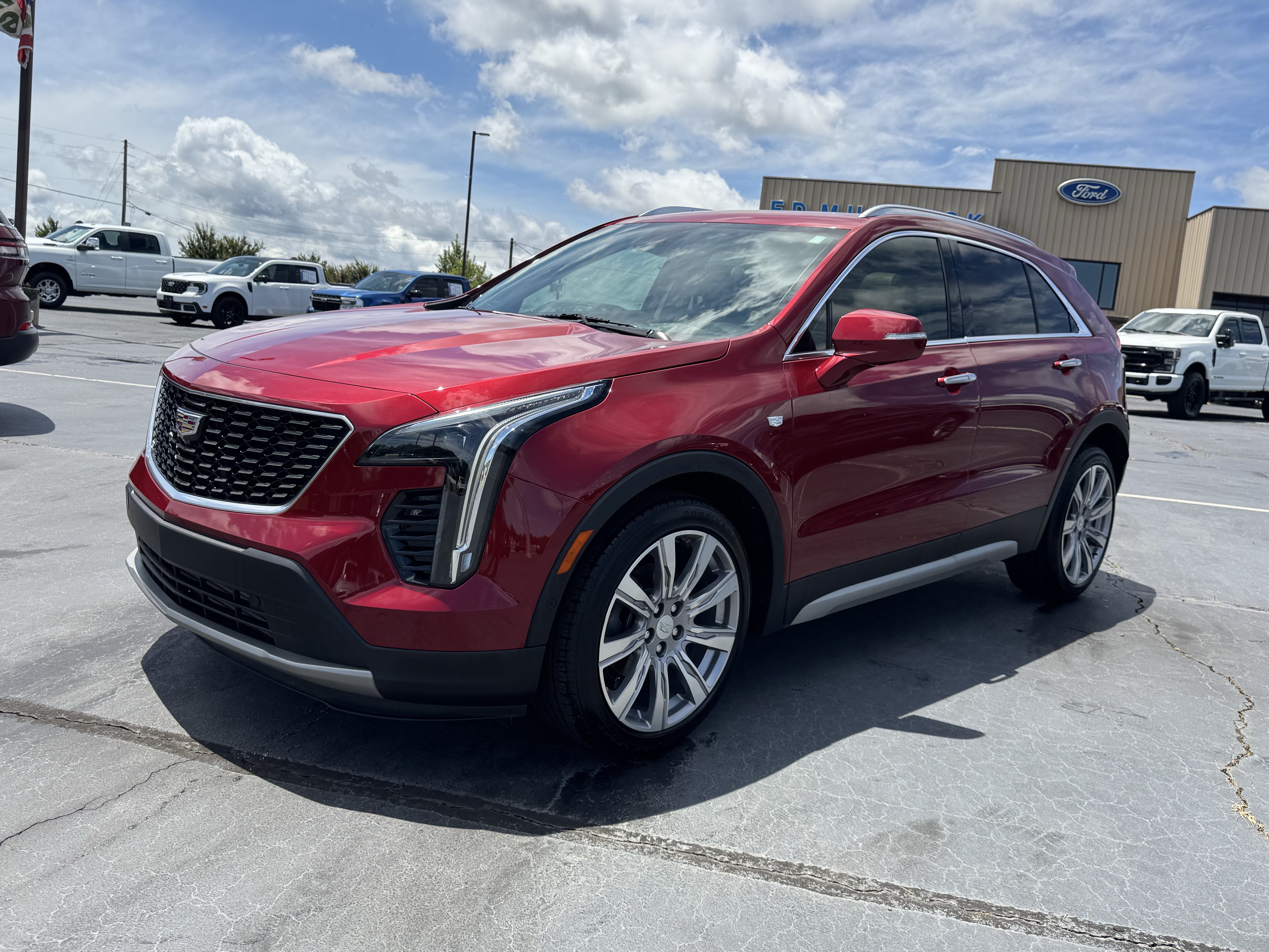 Used 2019 Cadillac XT4 Premium Luxury FWD image 2