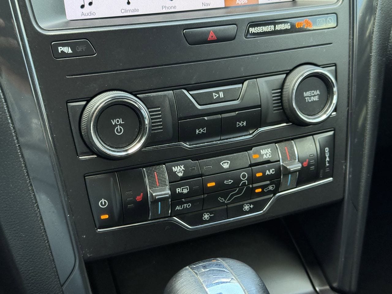 Certified 2019 Ford Explorer XLT w/ Equipment Group 202A FWD image 19