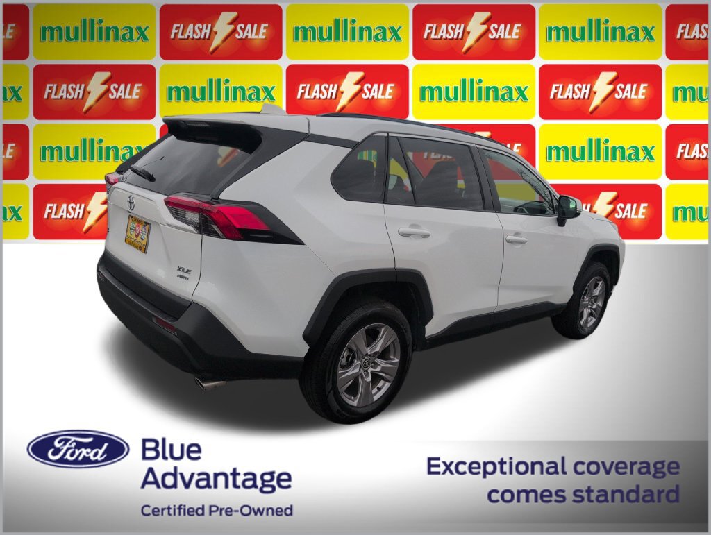 Used 2025 Toyota RAV4 XLE AWD/4WD image 3