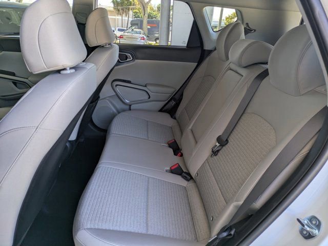 Used 2025 Kia Soul EX image 17