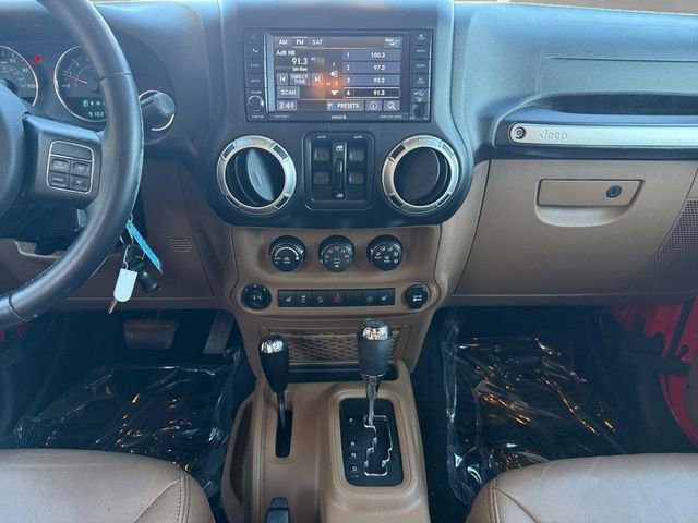 Used 2017 Jeep Wrangler Unlimited Sahara w/ Connectivity Group image 9