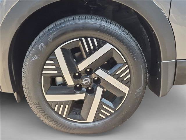 Used 2025 Nissan Kicks SV FWD image 23
