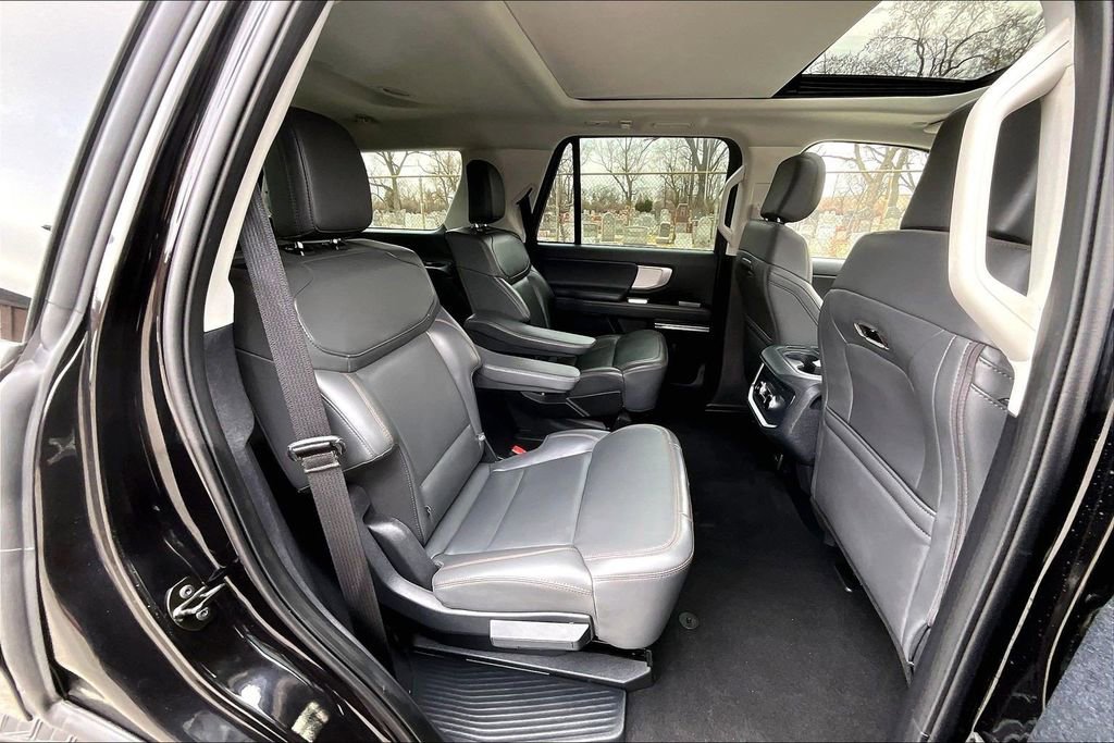 Certified 2025 Ford Expedition Active image 26