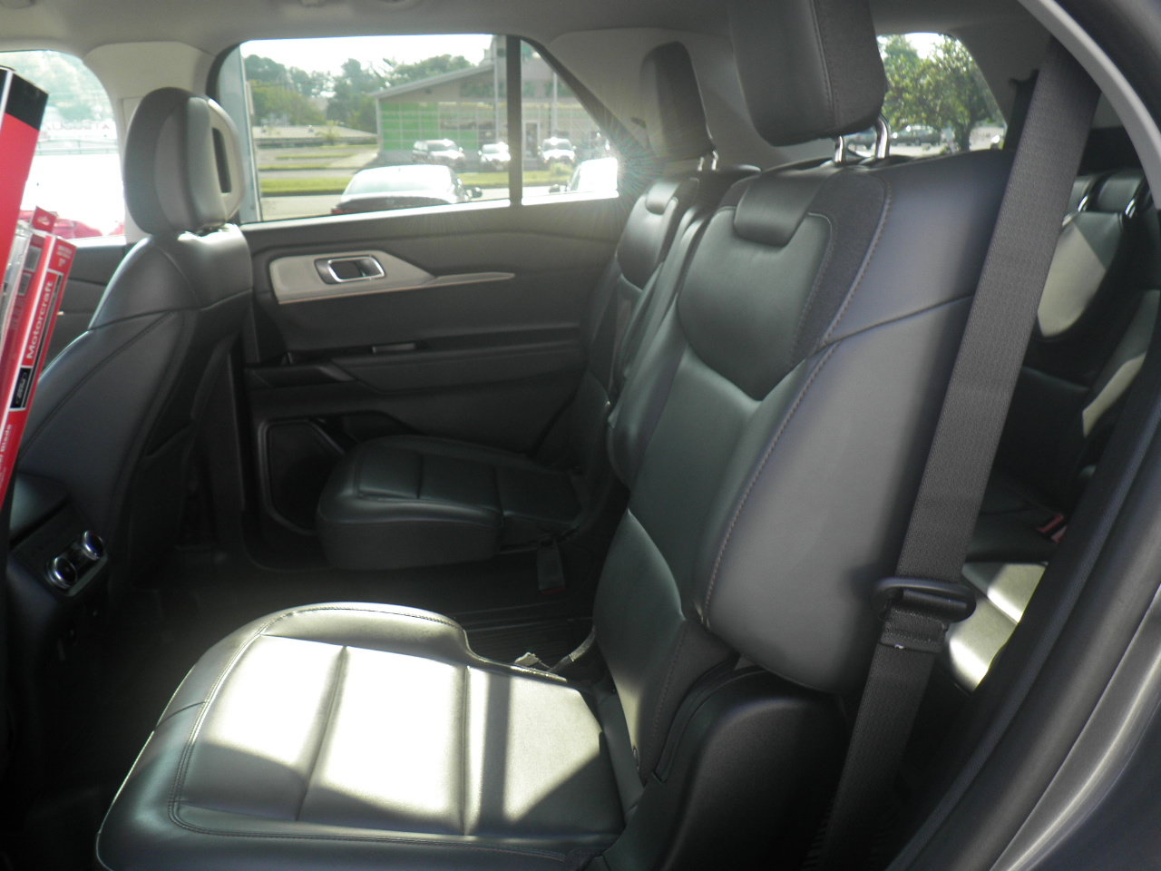 Certified 2025 Ford Explorer Active w/ Active Comfort Package AWD/4WD image 17