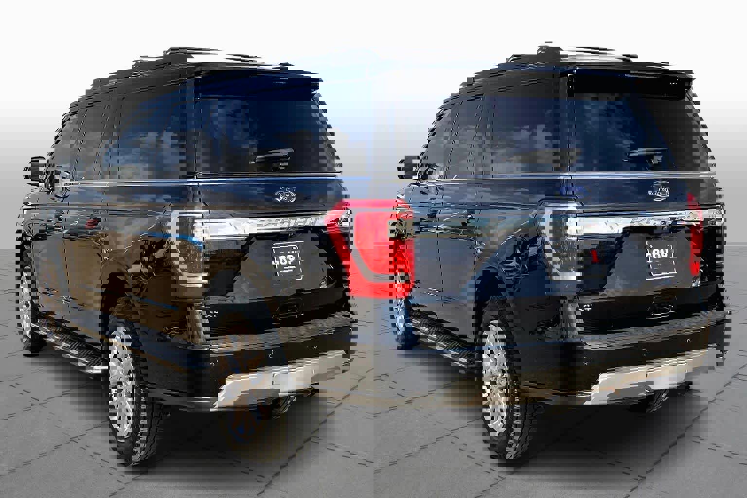 Certified 2021 Ford Expedition Max XLT image 4