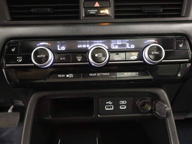 Used 2025 Honda Pilot TrailSport image 6