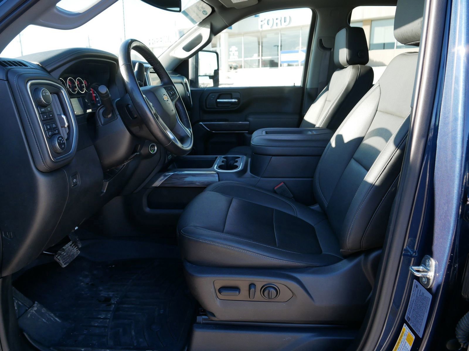 Used 2022 Chevrolet Silverado 3500 LTZ w/ LTZ Convenience Package image 15