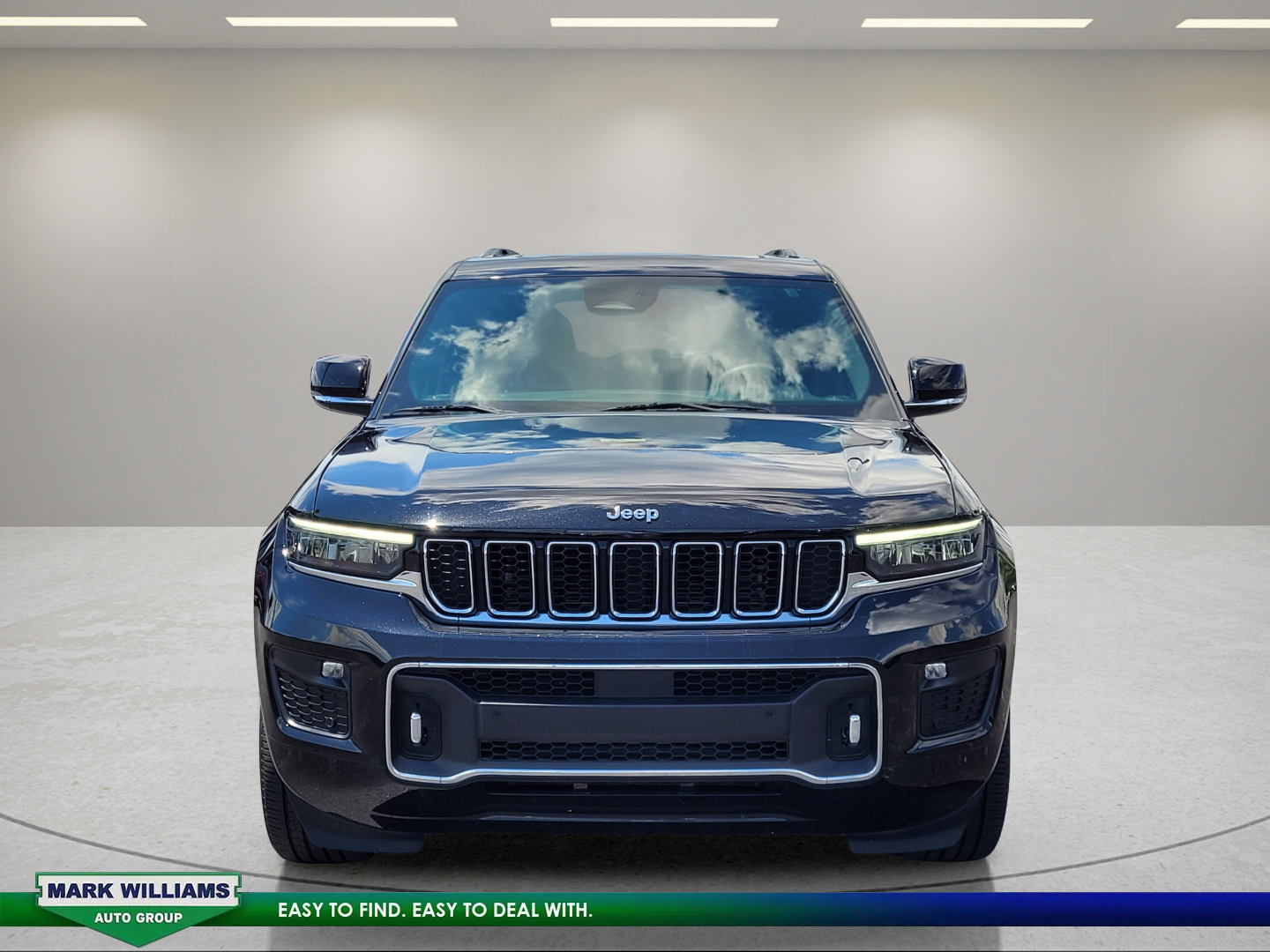 Used 2022 Jeep Grand Cherokee Overland w/ Luxury Tech Group IV AWD/4WD image 10