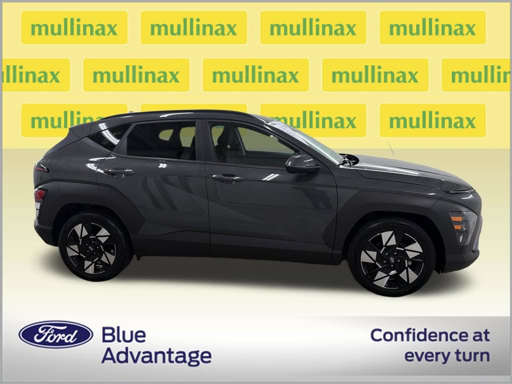 Used 2025 Hyundai Kona SEL FWD image 2