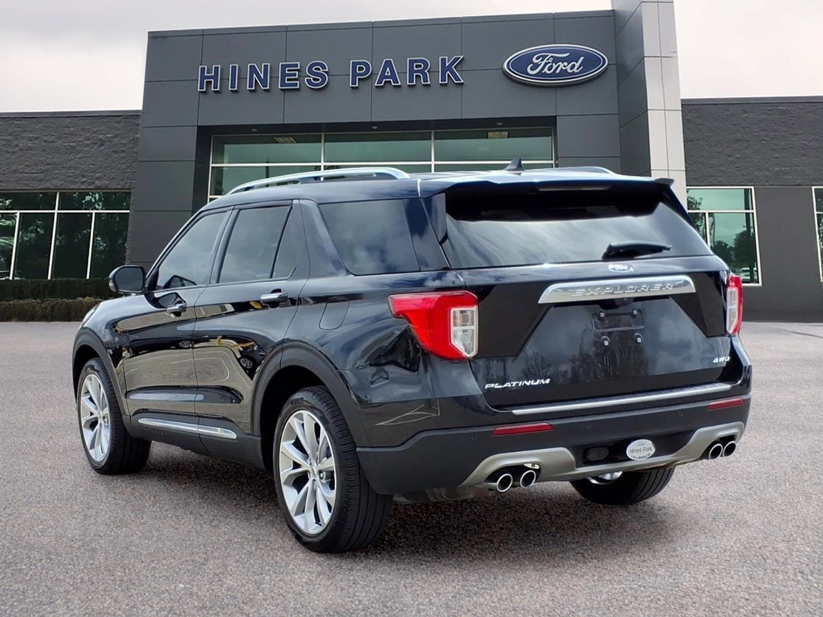 Certified 2023 Ford Explorer Platinum w/ Technology Package AWD/4WD image 5